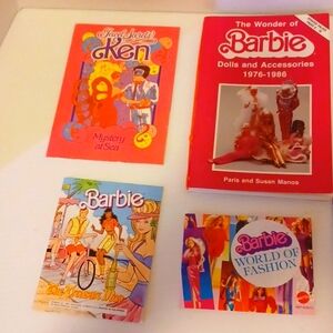 USED BOOKS BARBIE (THE WONDER BARBIE DOLLS/ACCESSORIES AND BOOKLETS FROM 1980'S